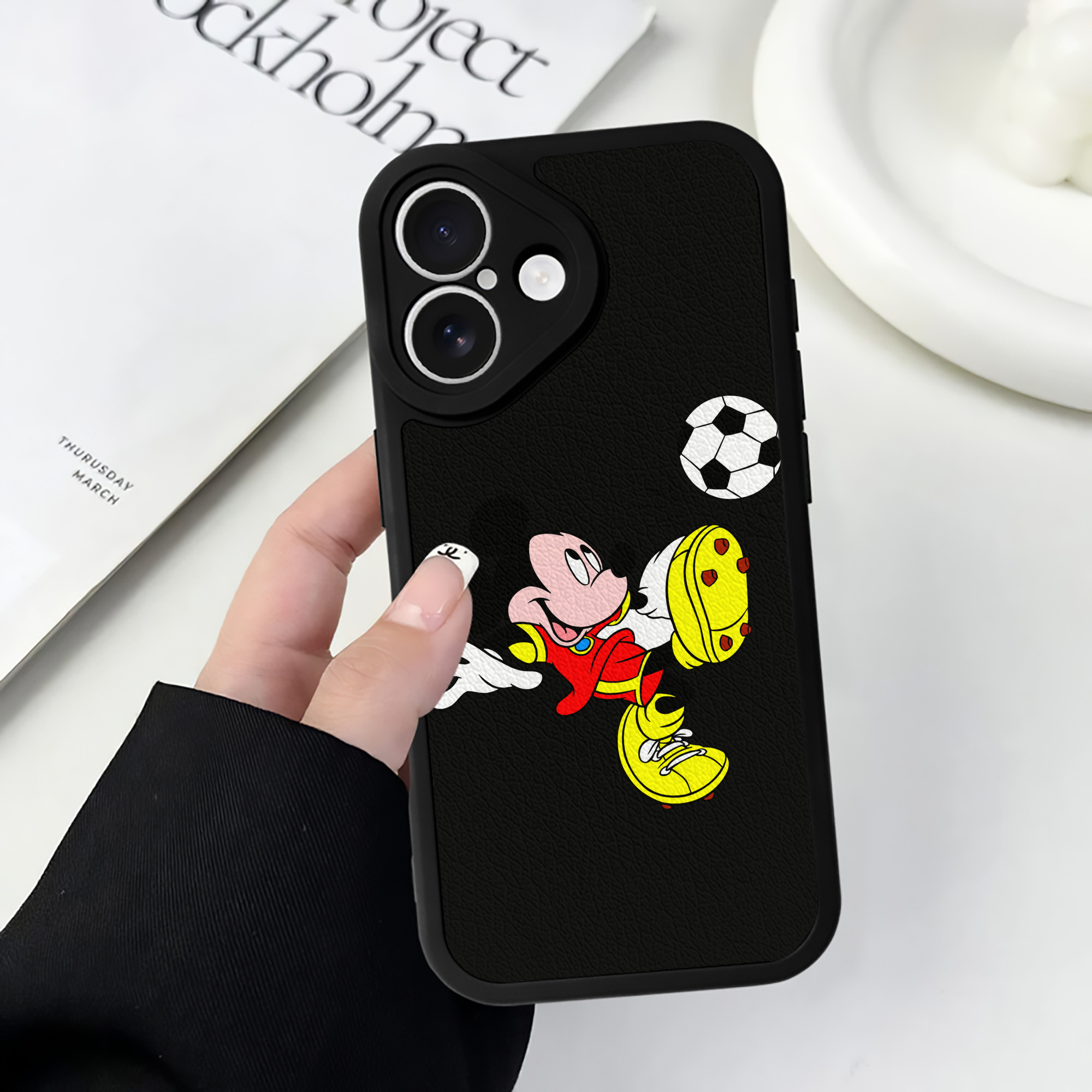 （画像用） ミッキーマウス Mickey Mouse 【iPhone 16シリーズ対応】シリコンスマホケース（レザー調） 材質：シリコン